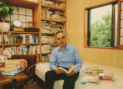 熊本日日新聞「私の書棚」にて、創業者紹介記事掲載