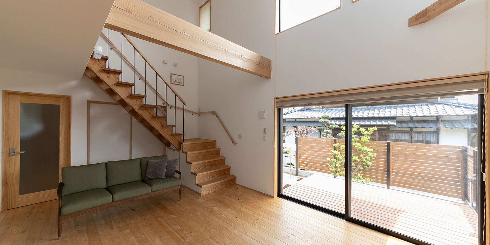 大きな吹き抜けのリビングとストリップ階段のある暮らし 熊本市北区 施工事例 熊本の新築一戸建て注文住宅 新産住拓